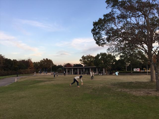 神戸総合運動公園「冒険のくに」芝生広場