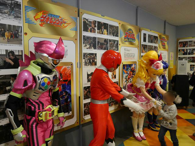 「東映太秦映画村」仮面ライダー・プリキュア・ヒーロー戦隊の握手会