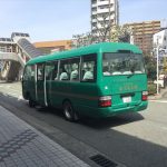 阪急電車「池田駅」前に到着した「不死王閣」行きのシャトルバス