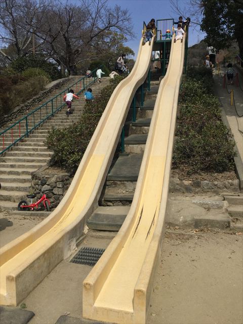 池田市「五月山公園」ロング滑り台