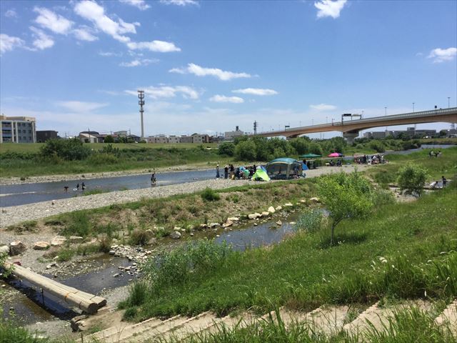 川西市「ドラゴンランド」の横にある猪名川と河川敷