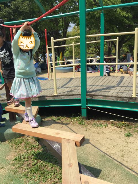 「蜻蛉池公園」トンボ遊具、平均台