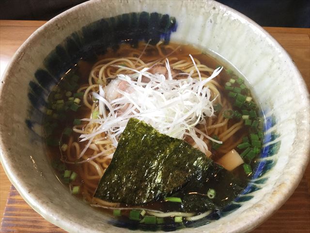 「布引ラーメン」の醬油ラーメン