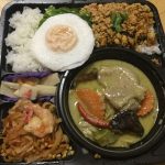 「エキマルシェ新大阪」タイ料理「チャンロイ」のガパオとグリーカレー弁当