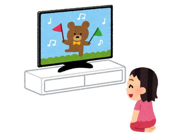 子供が英語音声のアニメを見ている様子