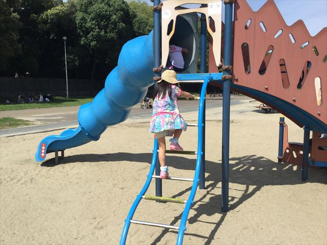 住之江公園のチューブ型滑り台