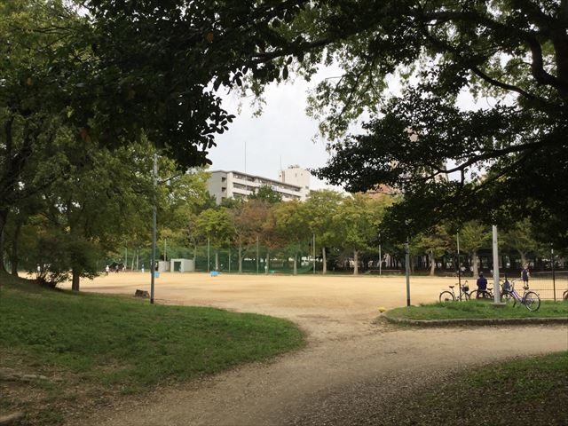 「住之江公園」ボール遊びができる児童広場