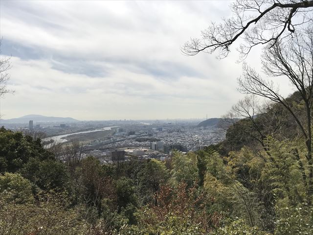 天王山「青木葉谷展望広場」から見える大阪平野の様子