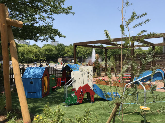 「ボーネルンドプレイヴィル大阪城公園」幼児向けの屋外遊具