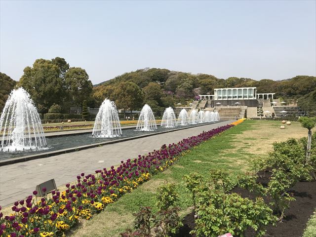 須磨離宮公園の噴水広場と花壇