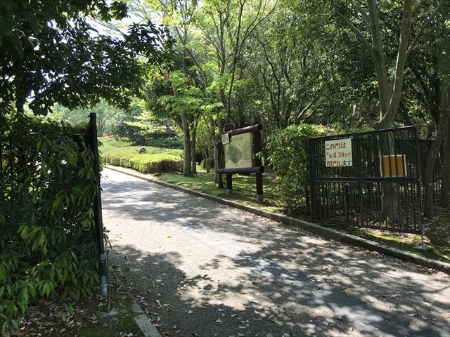 錦織公園「河内の里」北門