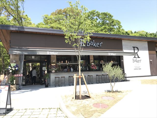 パン屋「R Baker大阪城公園店」入口付近