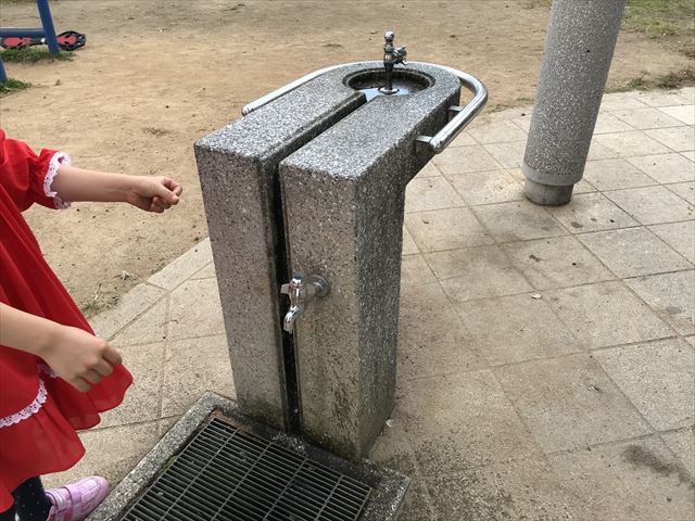 「水笠通公園」水道