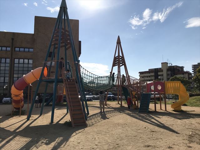 「西代蓮池公園」の複合遊具