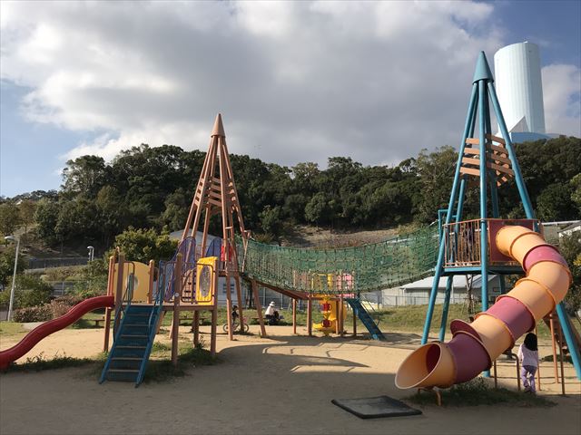 「西代蓮池公園」の複合遊具