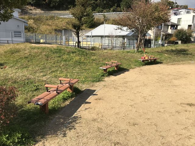 「西代蓮池公園」ベンチ