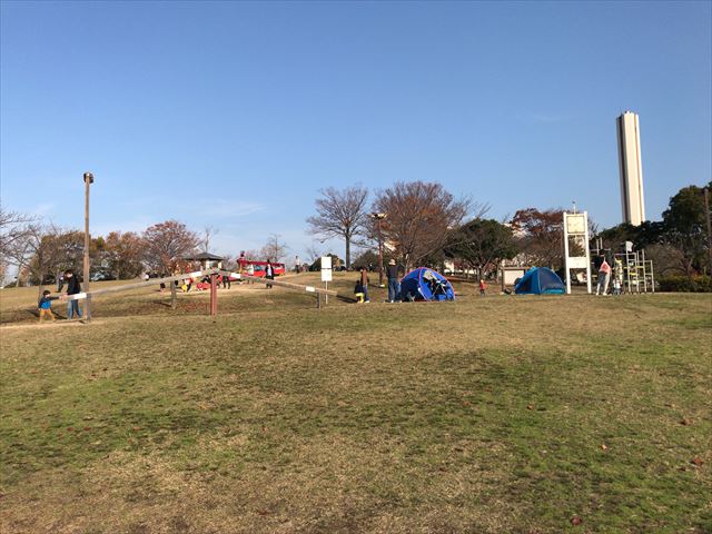 大和郡山市「九条公園」芝生広場と遊具