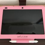 通信教育「スマイルゼミ」ケースにタブレットとペンを取り付けた様子