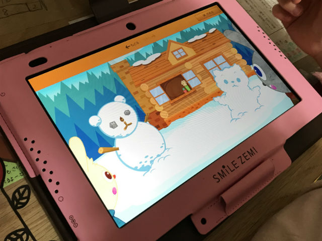 スマイルゼミ幼児コース（年中）英語のリスニングと発音をする画面