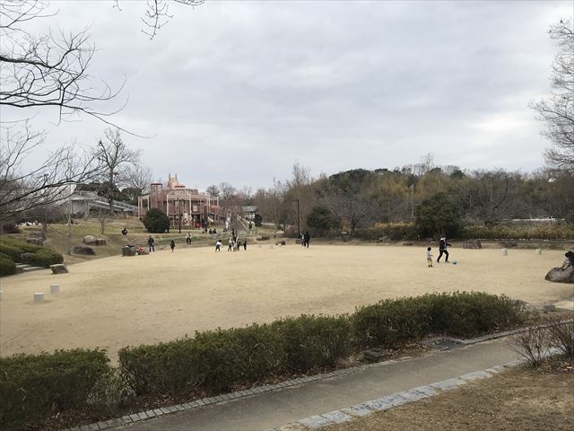 「馬見丘陵公園」ボール遊びができる広場