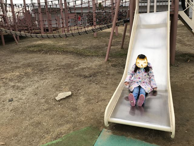 「馬見丘陵公園」大型遊具のミニ滑り台