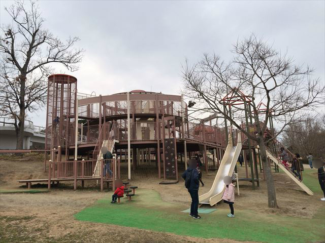 「馬見丘陵公園」大型遊具