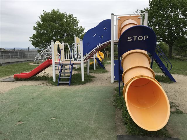 「水無瀬川緑地公園」複合遊具