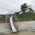 「水無瀬川緑地公園」のローラー滑り台