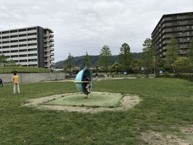 水無瀬川緑地公園「ちびっこ広場」