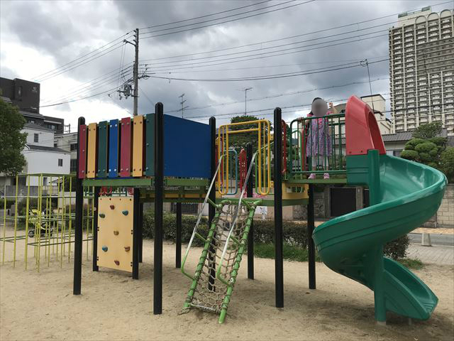 神戸「住吉公園」の複合遊具（幼児・小学生低学年向け）