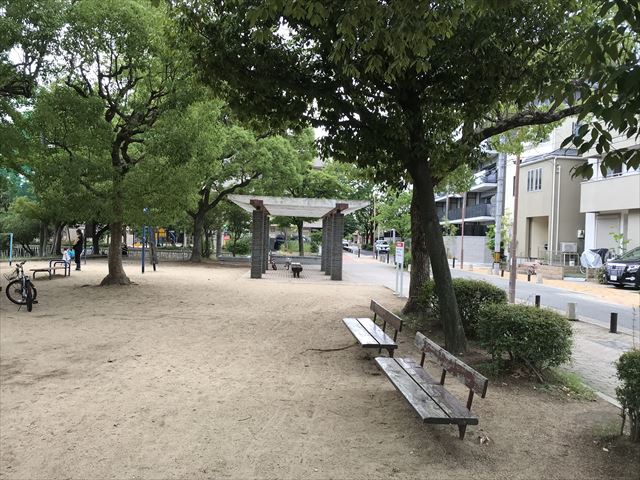 神戸「住吉公園」木陰とベンチ