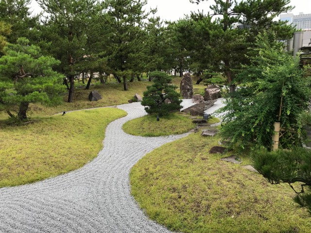 「神戸みなと温泉 蓮」日本庭園