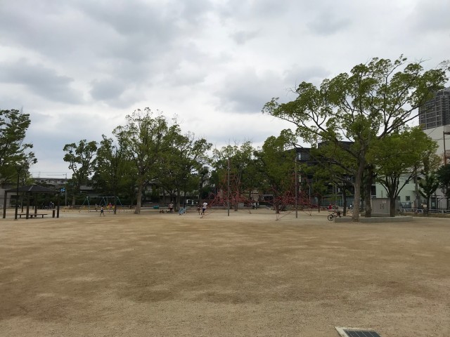 「三国ヶ丘公園」広場