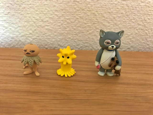 ヒグチユウコキャラクターガチャガチャで出てきた「ツチグリぼうやとテアシオカヒトデ」と「ニャンコとアノマロ」