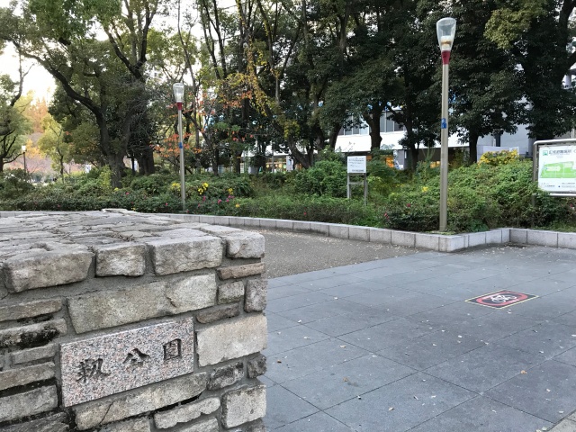 靭公園の奥に見える大阪科学技術館