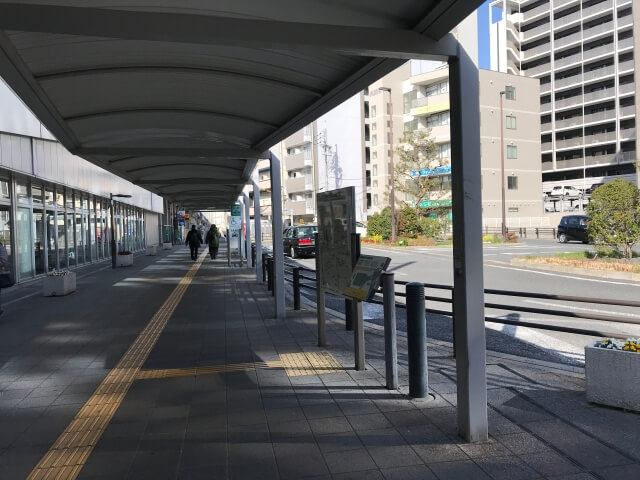 JR高井田中央駅前