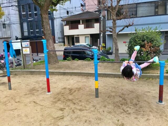 東高津公園の鉄棒