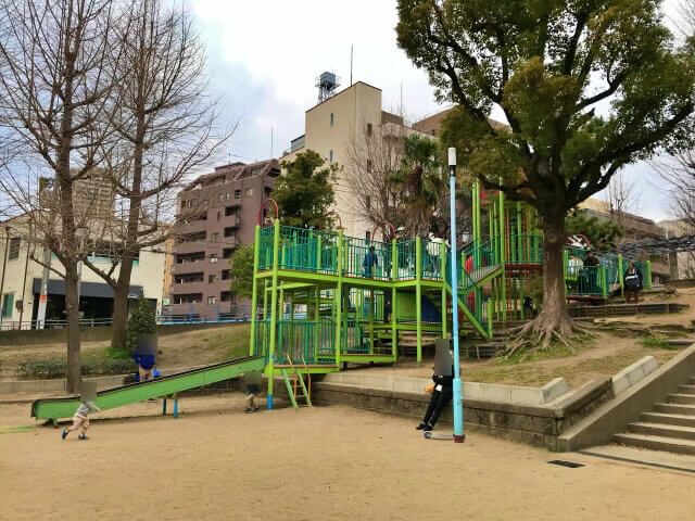 東高津公園の複合遊具