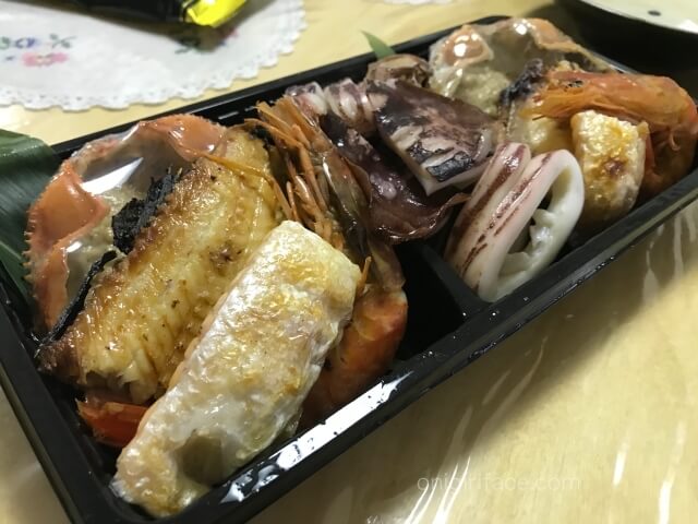 「磯丸水産」でテイクアウトした磯丸焼きセット