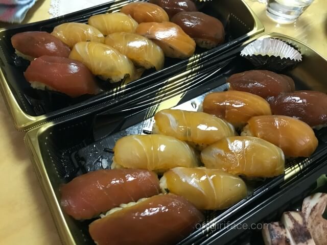 「磯丸水産」でテイクアウトした島寿司セット