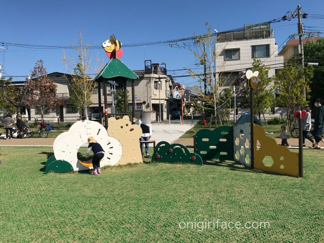 太枝公園「ちびっこ広場」の遊具