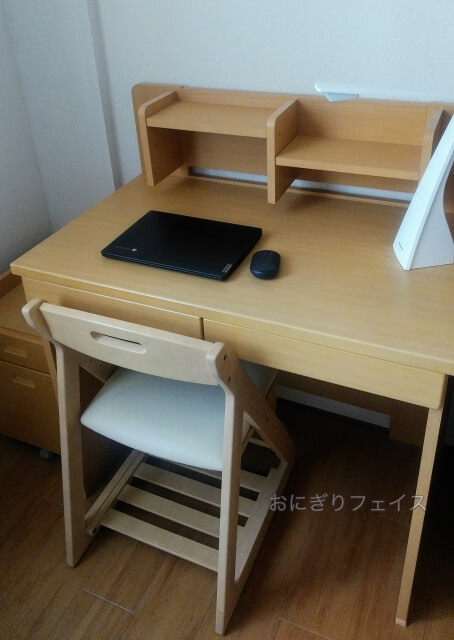 小学生向け勉強机(学習机