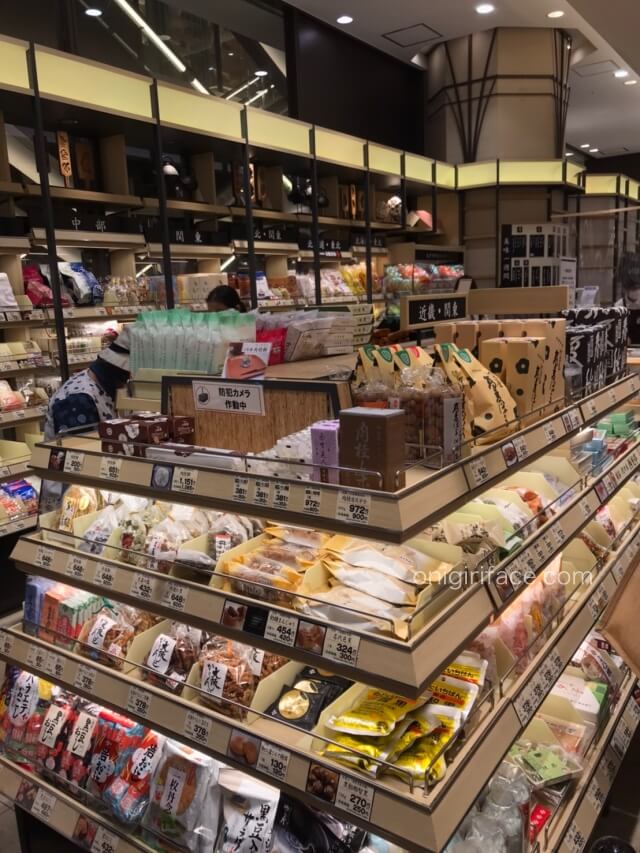 阪急うめだ本店の「日本の銘菓撰」売り場の様子