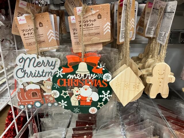 ダイソークリスマス「プリントウッドオーナメント」