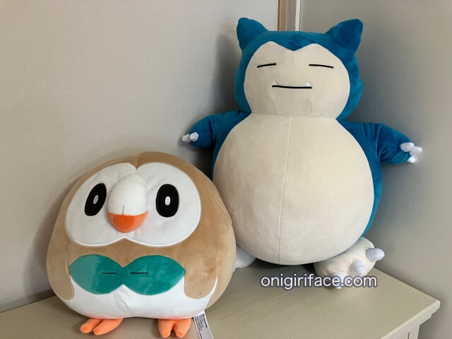 ポケモンセンターで購入したぬいぐるみ・カビゴン（大サイズ）とモクロー（等身大サイズ）