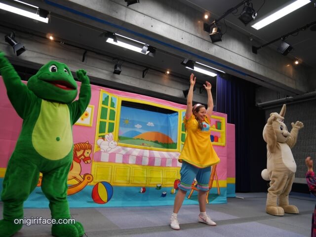 DWE会員「ワールドファミリークラブ」の週末イベント「フロギーアンドバニーショー（The Froggy and Bunny Show）」