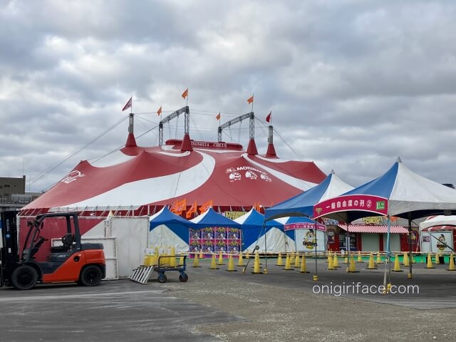 木下大サーカス大阪公演（森ノ宮会場）一般自由席が並ぶ場所